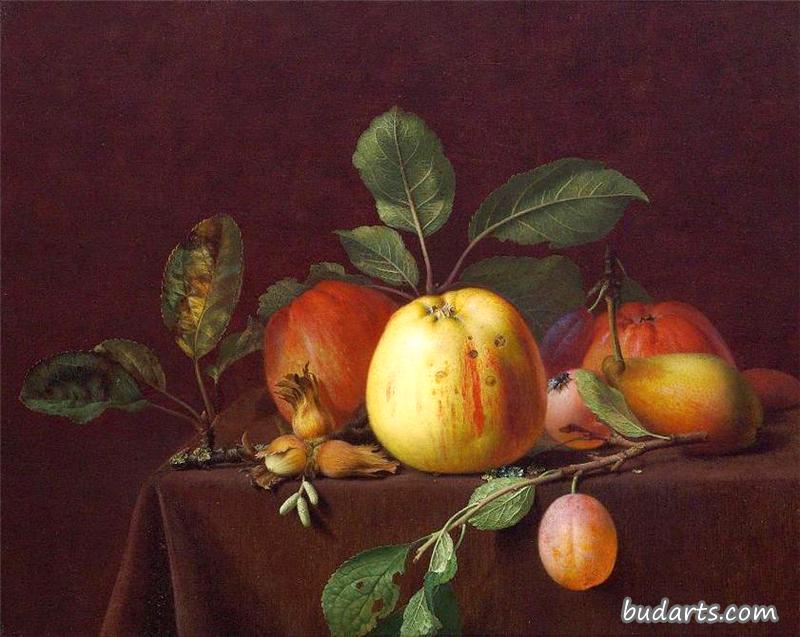 桌上的秋天水果和坚果