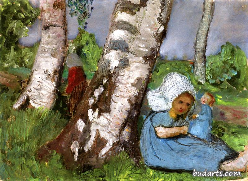 娃娃坐在桦树树干上的孩子