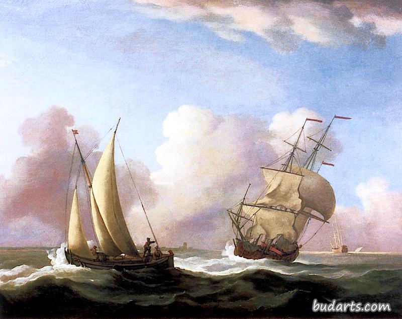 一艘小帆船和一个商船在海上迎风航行