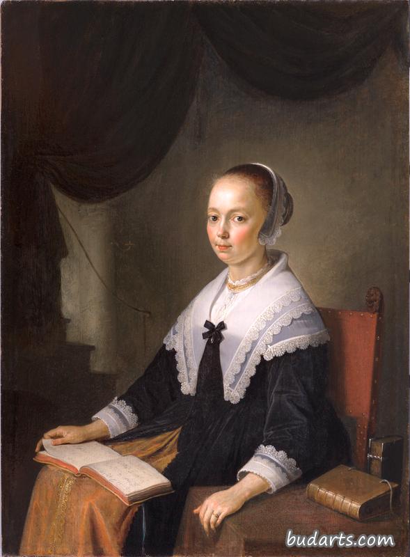 一位女士的画像，坐着，腿上放着一本音乐书