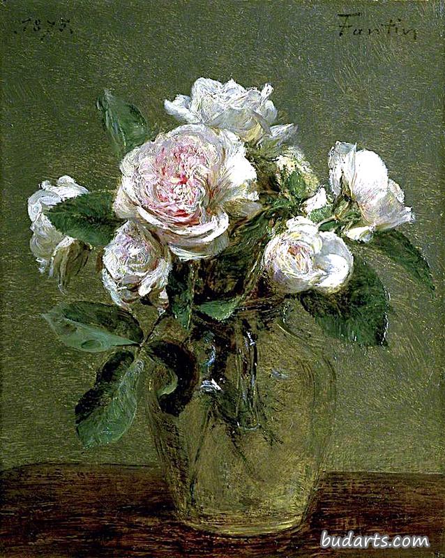 玻璃花瓶里的白玫瑰