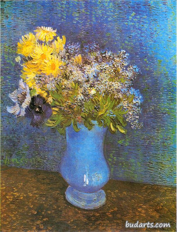 蓝色花瓶里的一束花