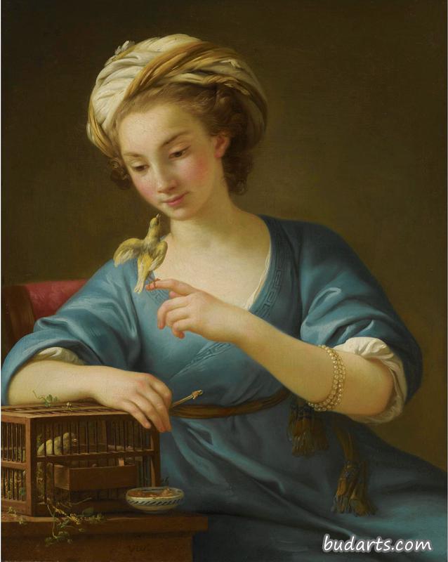一个年轻的女人，穿着一件灰色的衣服，伸出的手指上拿着一只金丝雀