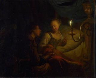 烛光场景：一个男人向一个坐在床上的女孩献上一条金链和硬币