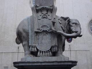 大象和方尖碑（细节）