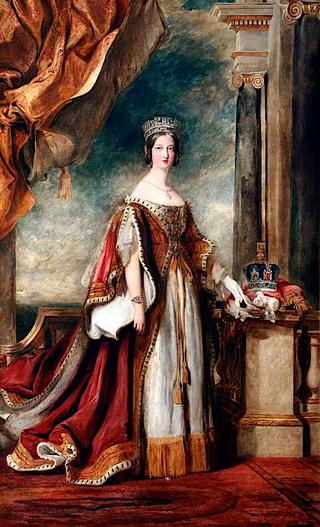维多利亚女王，身着国袍