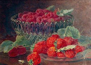 玻璃碗里的草莓和覆盆子