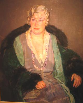 Lady with a stole of fur