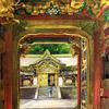1886年8月，在日兴市伊伊美措，第三道门，朝寺庙的第四道门望去