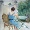 一位女士坐在花园的桌子旁的肖像