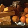 橙子，坚果，香料，几盒糖果，一个罐子和一个桌子上的木桶