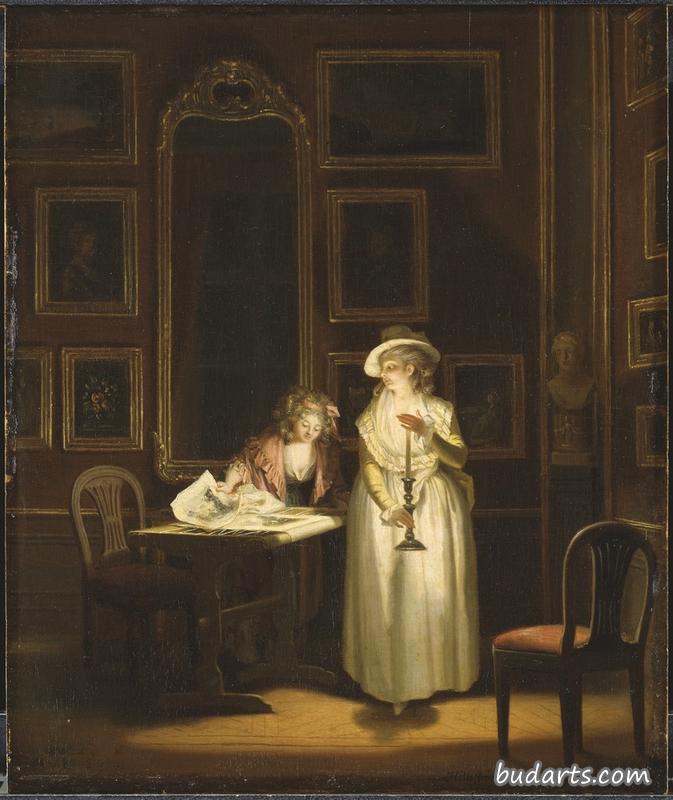 两个女人在烛光下检查一幅画