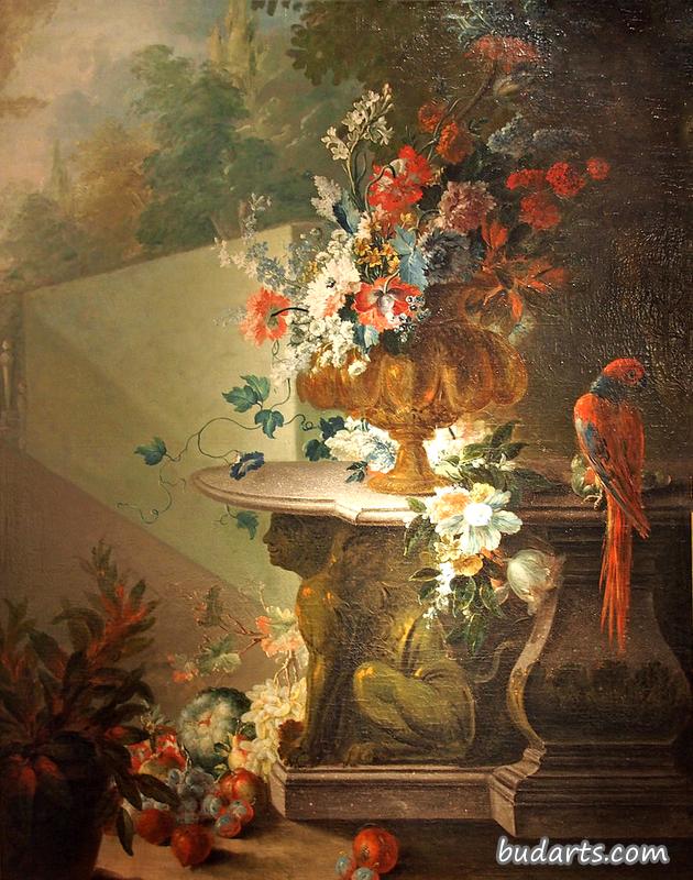 桌上有花、水果和一只鹦鹉