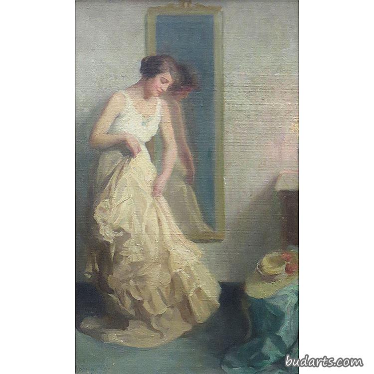 试穿衣服的女人