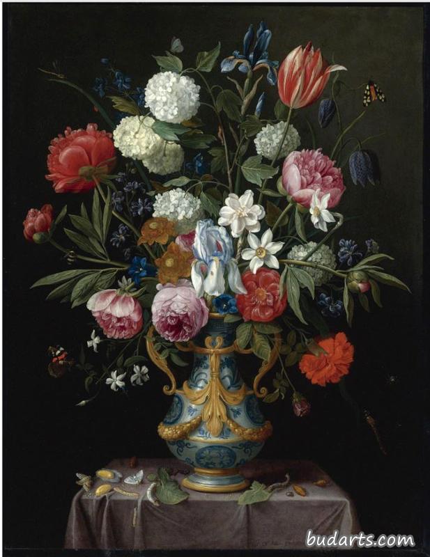 青花瓷花瓶中鸢尾、牡丹、水仙花、郁金香等花卉的静物画