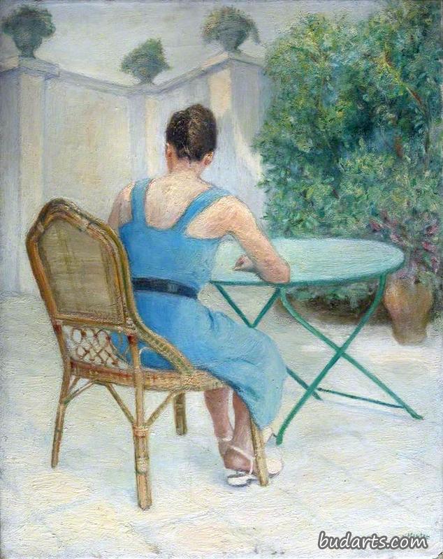 一位女士坐在花园的桌子旁的肖像