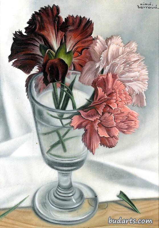 玻璃杯里有红色康乃馨的静物画