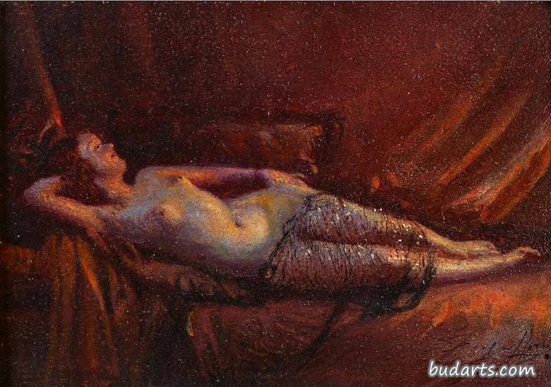 女裸体躺在沙发上