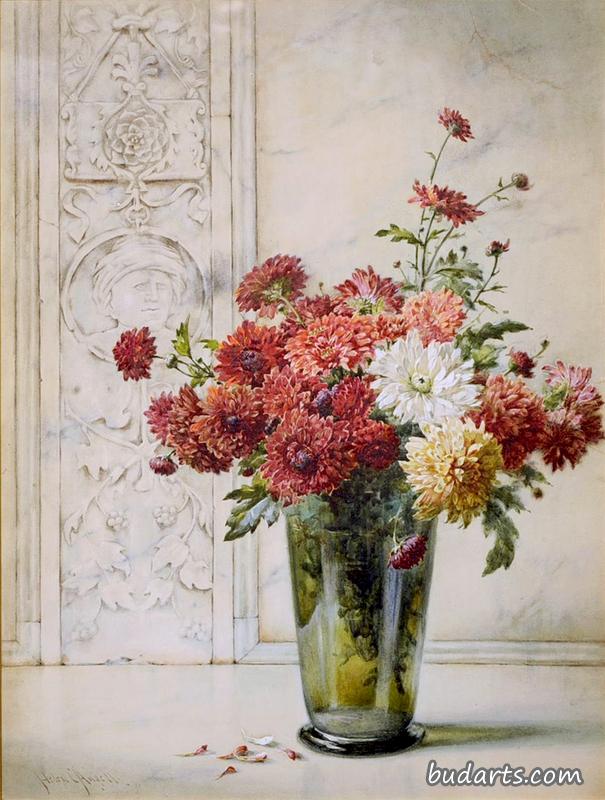 玻璃花瓶里大丽花和其他花的静物画