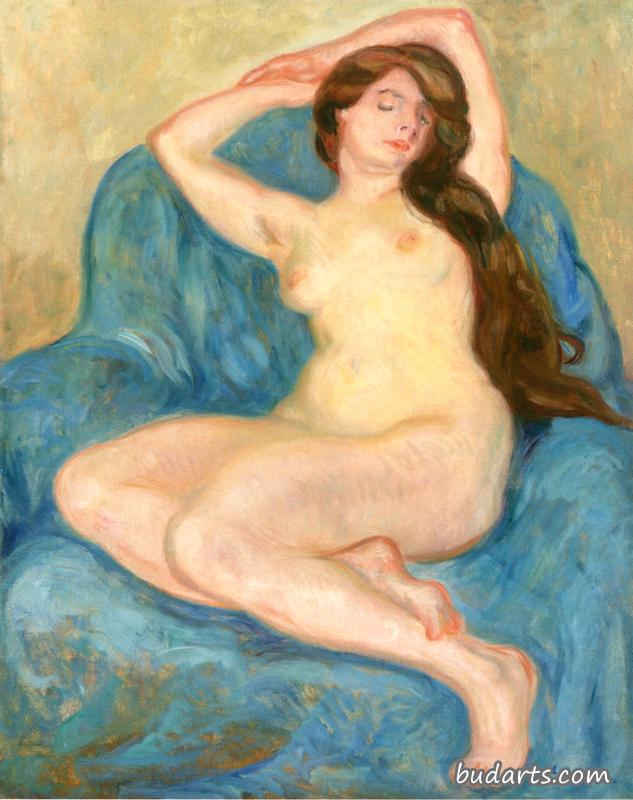 蓝色扶手椅上的裸体女性