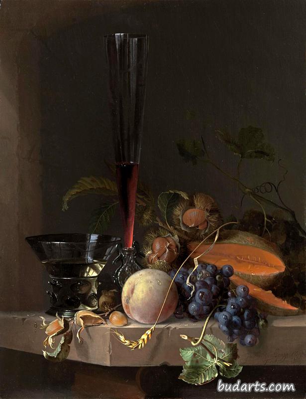 壁龛前石壁上有水果、坚果和两个玻璃杯的静物