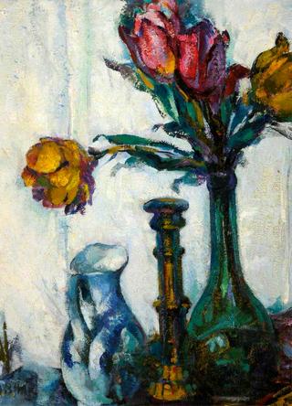 郁金香、水壶和烛台的静物画