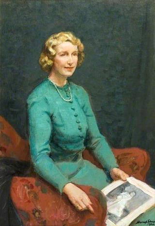 Lulu Edith von Herkomer, Seated