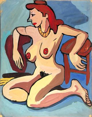 金色项链和赤褐色头发的裸体女性坐姿