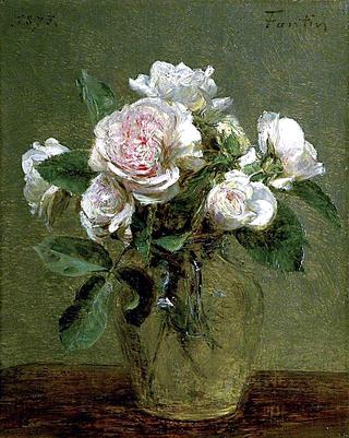 玻璃花瓶里的白玫瑰