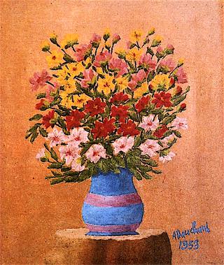 蓝色花瓶里的一束花，上面有粉红色的条纹