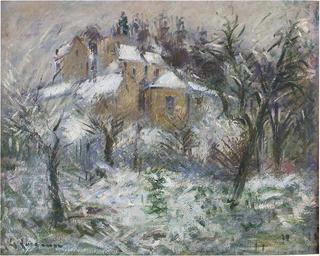 House in Pontoise in Snow